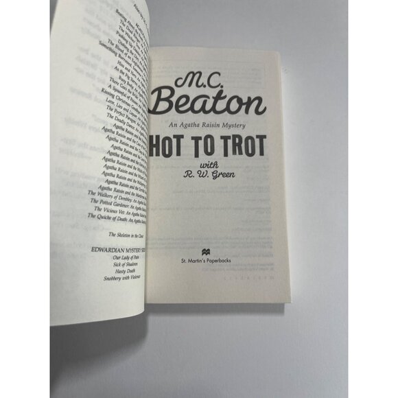 Hot to Trot Agatha Raisin M.C. Beaton Paperback Cozy Mystery Novel - Picture 3 of 4